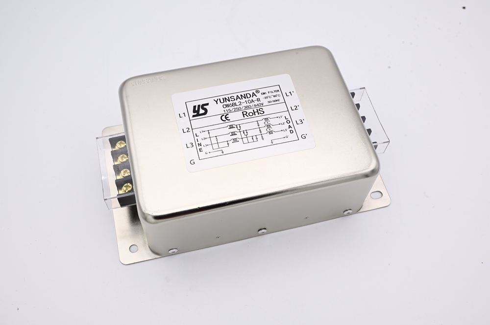 Three phase high-performance series filter