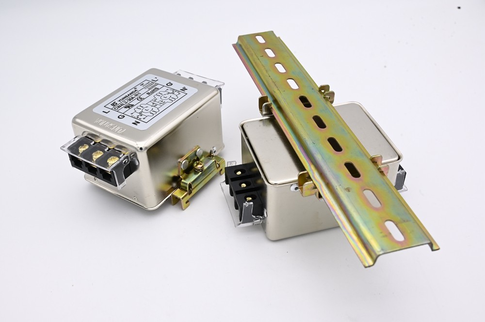 Single phase terminal block series filter
