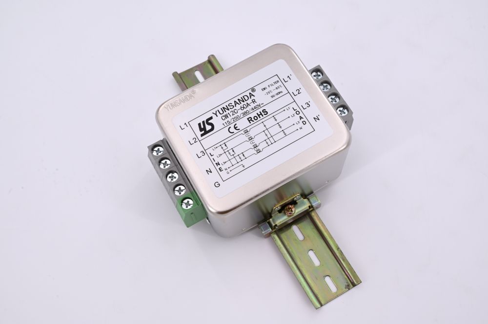 Three phase four wire series filter